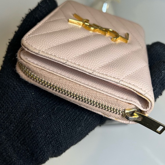 ❌SOLD❌🎀 SAINT LAURENT CASSANDRE MATELASSÉ COMPACT ZIP AROUND WALLET IN GRAIN DE - Picture 7 of 15